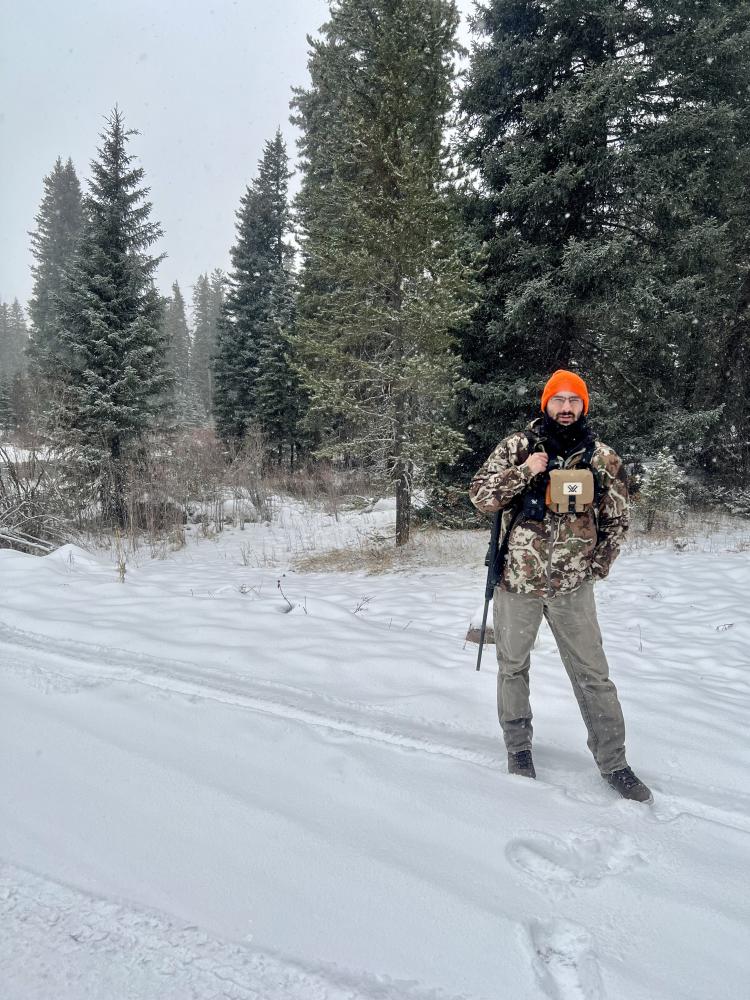 Wdowiak hunting in snow