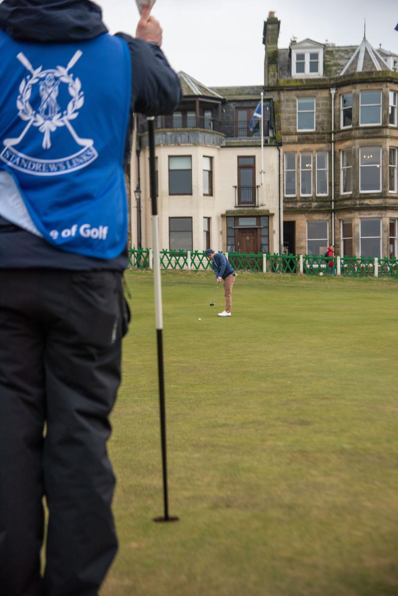 =Charlie putts on 18 at The Old Course